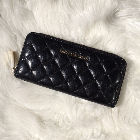 Michael Kors Handbags - Michael Kors Quilted Wallet